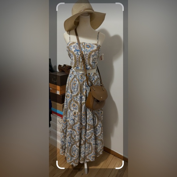 Dresses & Skirts - Floral Maxi Dress